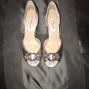 Pumps that have only been worn once for prom